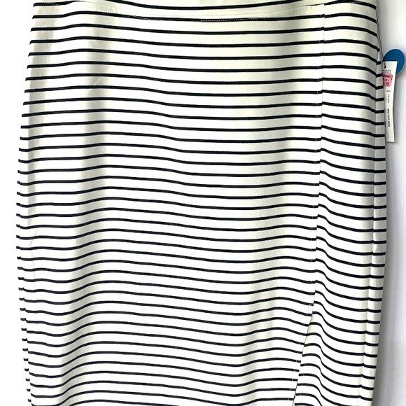 Black White Worthington Skirt. - Picture 3 of 6